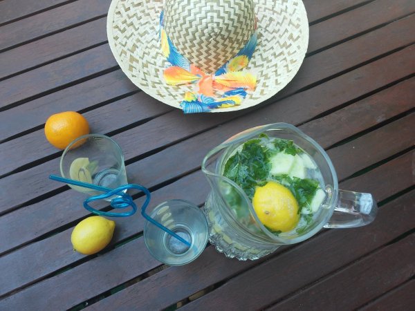 Nehezen bírod a kánikulát? Készíts hűsítő italokat! Nehezen bírod a kánikulát? Készíts hűsítő italokat!