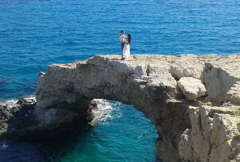 Ciprus: az ország, ahol hibiszkuszból van a kerítés