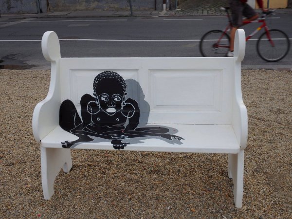 Ilyenek lettek a padok Szentendrén!