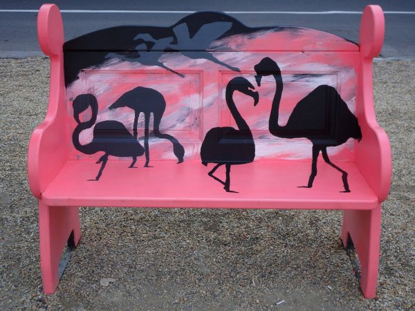 Ilyenek lettek a padok Szentendrén!