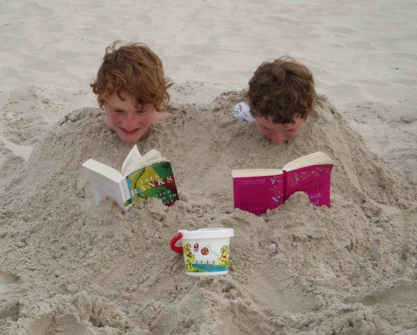 10 nyári olvasós fotó, amitől hátast dobsz