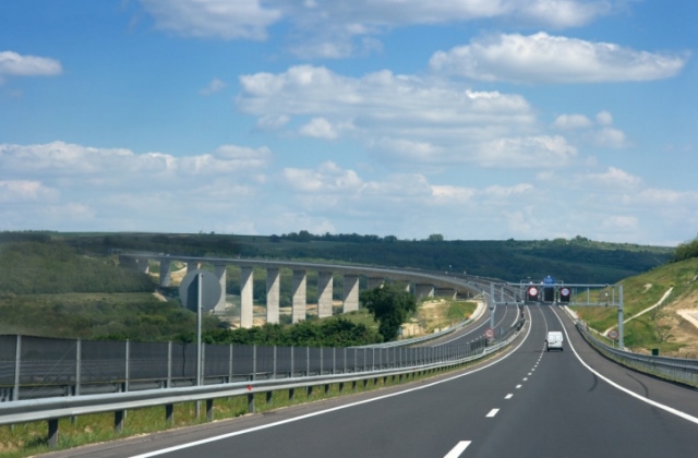 Októberig óriási dugók várhatók az M7-es sávlezárása miatt Októberig óriási dugók várhatók az M7-es sávlezárása miatt