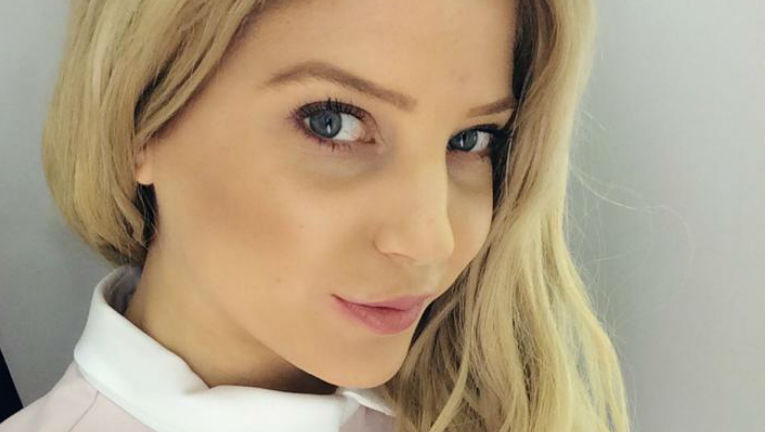 Szabó Zsófi egy luxusvillában tengeti a napjait