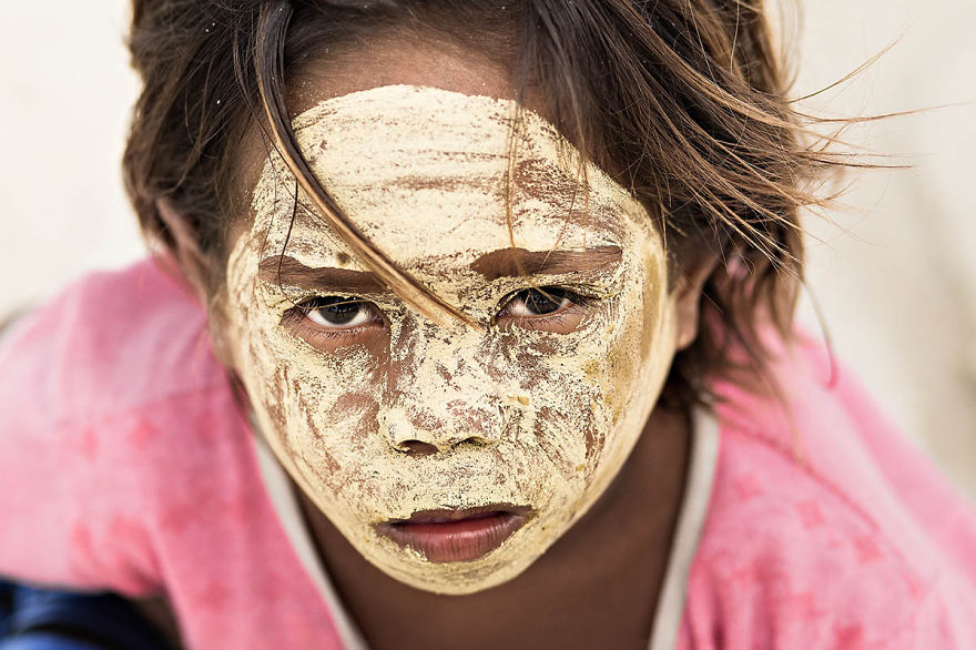 Kislány Borneóról