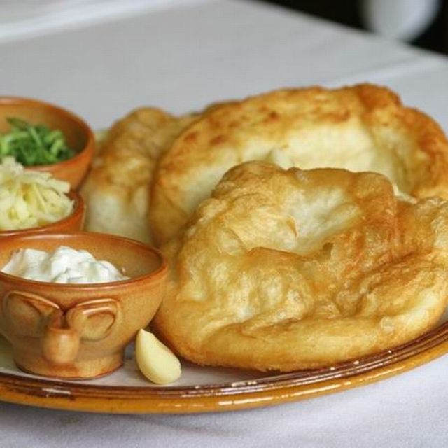 Lángos, de nem a Balaton alakú (képünk illusztráció)
