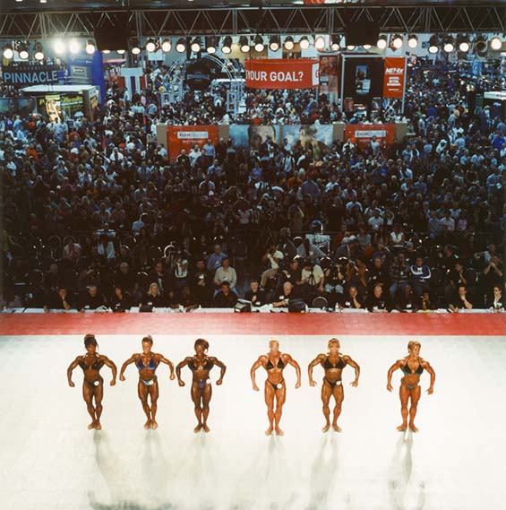 Így púderezik a testépítők fenekét a színfalak mögött