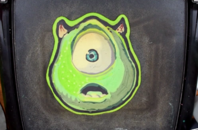 Palacsintába süti a rajzfilek szereplőit