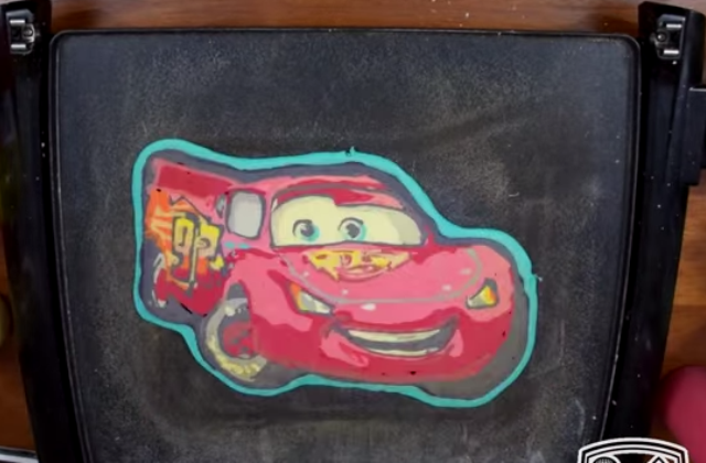 Palacsintába süti a rajzfilek szereplőit