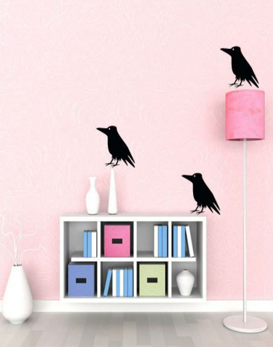 Valljuk be a rózsaszín falon jól mutatnak a varjuk Fotó: simplemente.hu
