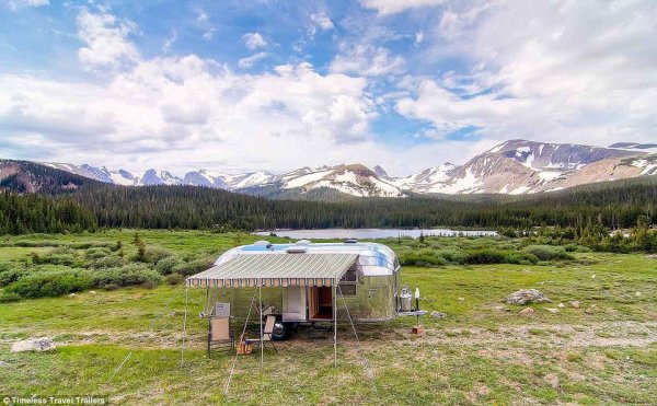 Kiszuperált, ötvenéves lakókocsiból luxuslakás Kiszuperált, ötvenéves lakókocsiból luxuslakás