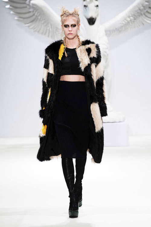 Ceruzaszoknyák, combcsizmák és patchwork - ilyen lesz az őszi-téli divat a magyar tervezők szerint