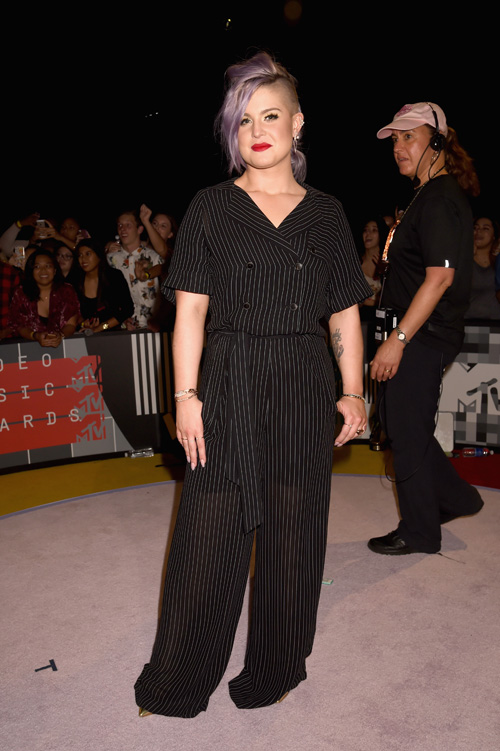 Nagyi függönyétől a szigszalagig: ezeket viselték a 2015-ös VMA gálán Nagyi függönyétől a szigszalagig: ezeket viselték a 2015-ös VMA gálán