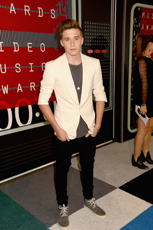 Nagyi függönyétől a szigszalagig: ezeket viselték a 2015-ös VMA gálán Nagyi függönyétől a szigszalagig: ezeket viselték a 2015-ös VMA gálán