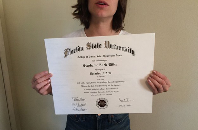 Az eBay-en árulja a diplomáját egy nő