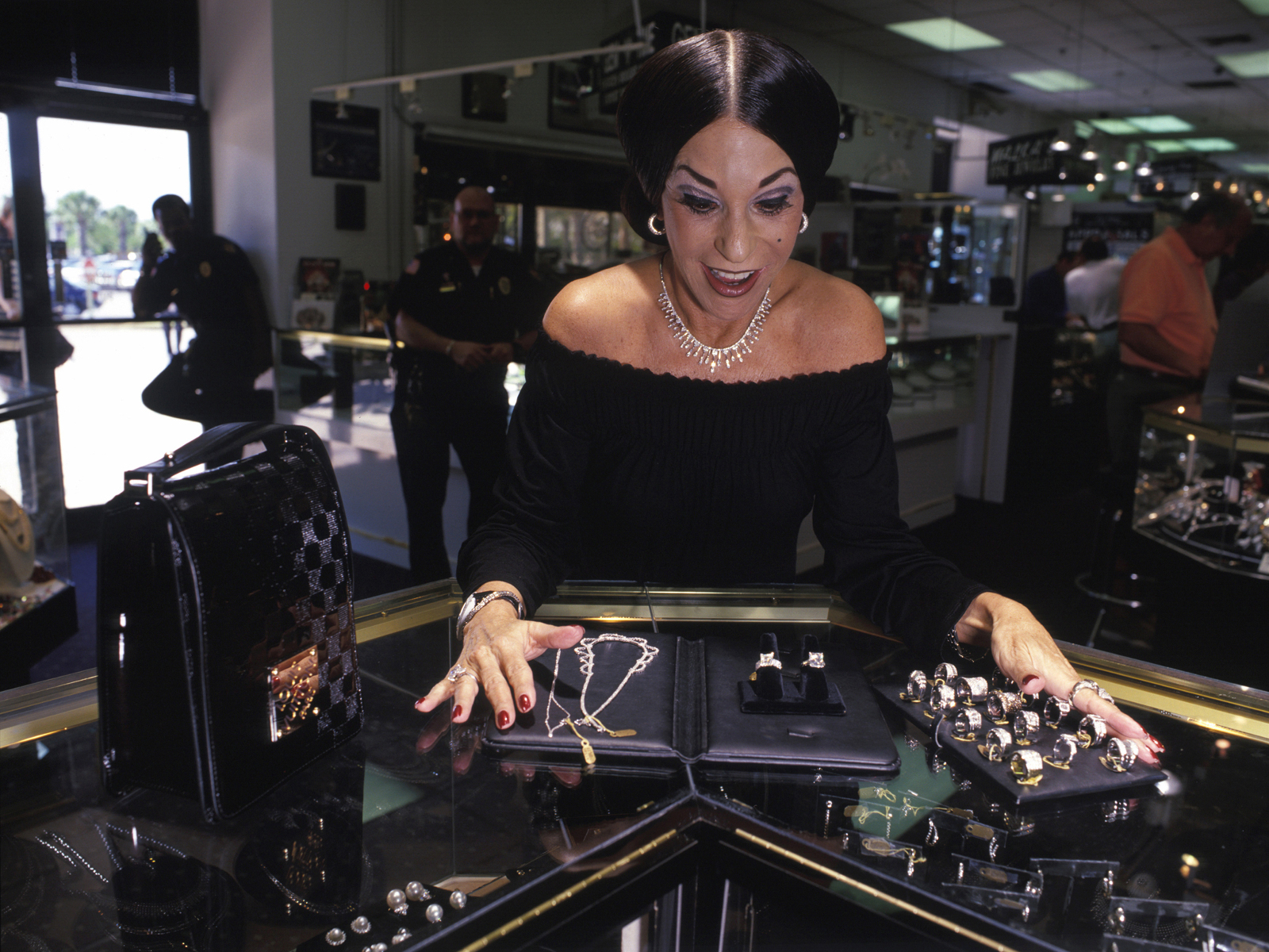 18+: Latex, bőr és szájpecek: őrült erotikus fotókat mutatunk