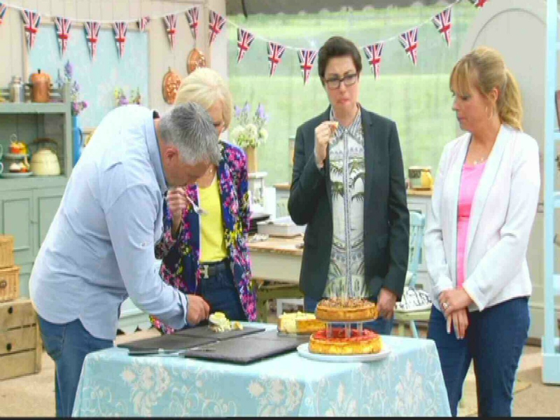 Agytumora miatt nem szülhet a Sütimester műsorvezetője, Sue Perkins