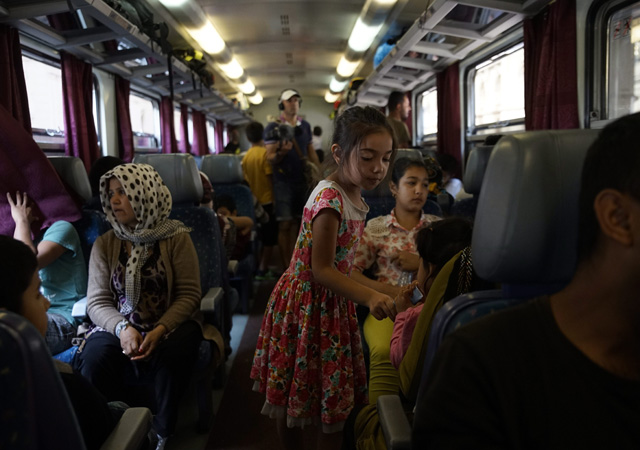 egy Sopronba tartó vonaton a Keleti pályaudvaron 2015. szeptember 3-án. MTI Fotó: Balogh Zoltán