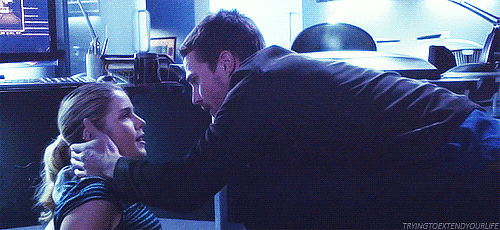 Zöld íjász: 13 Felicity és Oliver pillanat, amibe belefájdul a szív Zöld íjász: 13 Felicity és Oliver pillanat, amibe belefájdul a szív