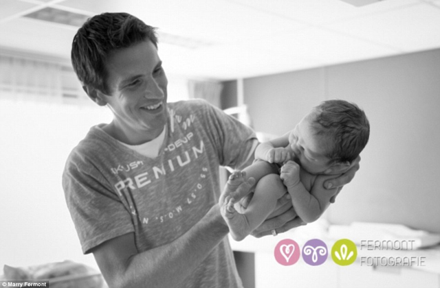 Csodaszép fotók: kisbabák a születésük utáni percekben