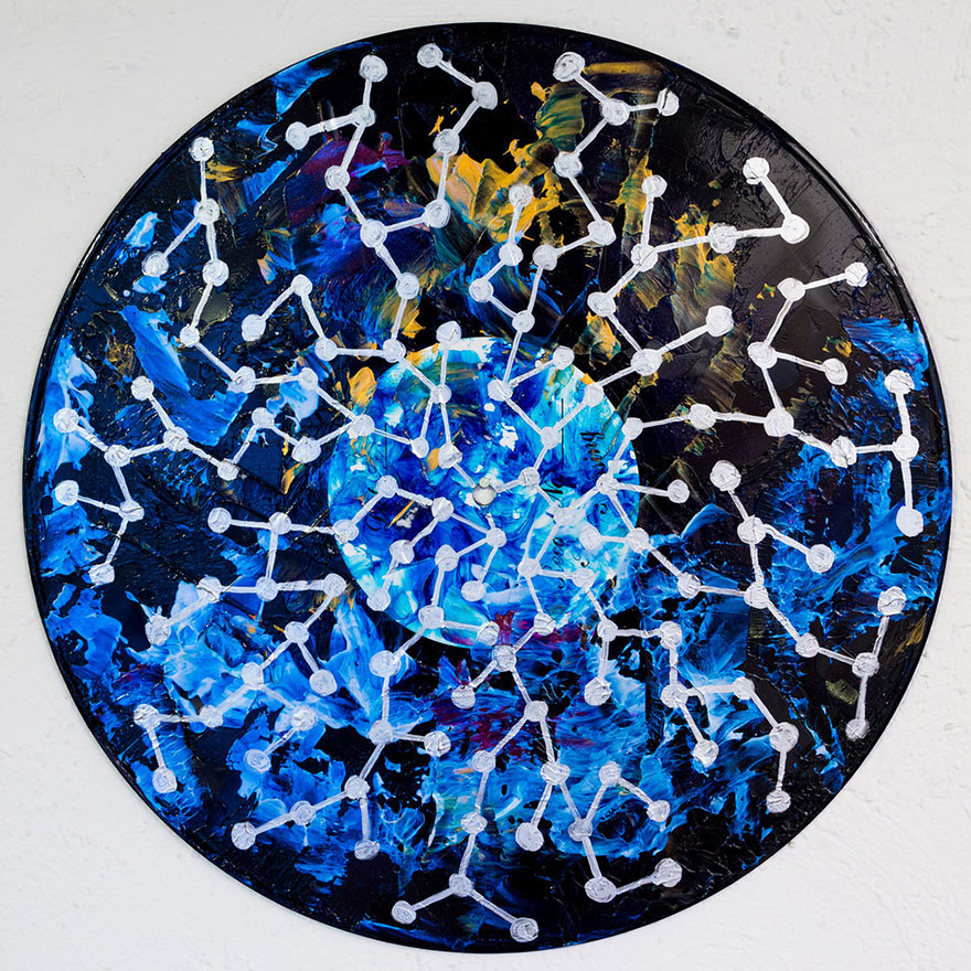 Lemezekre készít gyönyörű mandalákat a művészetterapeuta