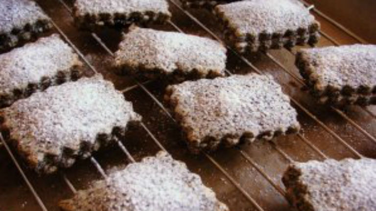 Isteni marcipános- mákos párna