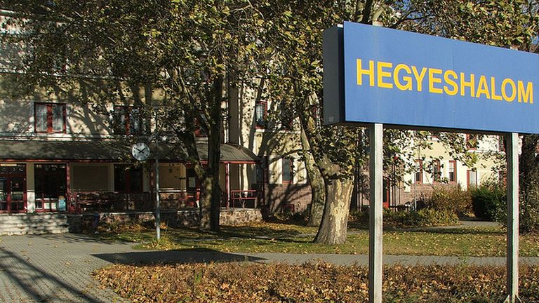 Gyalog mennének át Ausztriába a menekültek