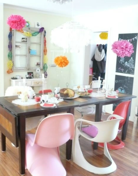 Egy kicsit sok lett a pomponból, mindenesetre vidám lett tőlük a helyiség