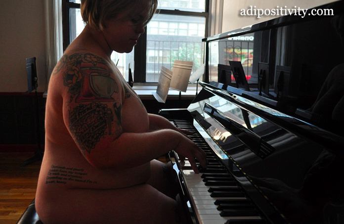 18+: Aktfotókon vállalják testüket a duci modellek