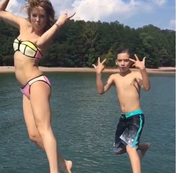 Kate Hudson parányi bikis popsija mindent visz Kate Hudson parányi bikis popsija mindent visz