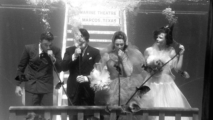 Elképesztő vintage fotók egy szupermenő víz alatti esküvőről - ezt látnod kell!