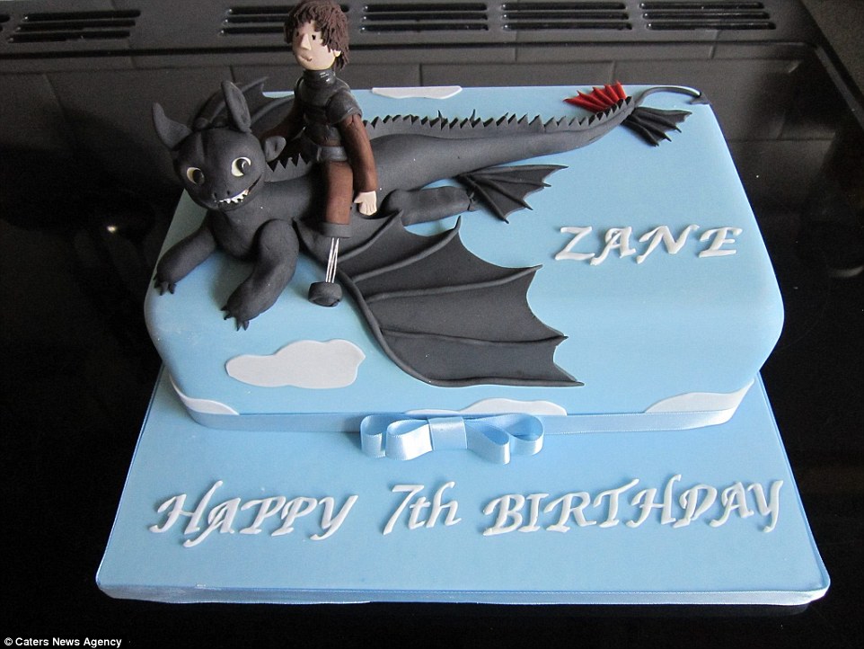 Szupernagyi visszatért! Star Wars, Harry Potter, Jégvarázs tortákat süt