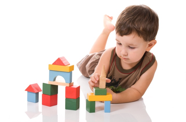 Beszédterápia építőkockákkal – így segíti a játék beszédhibák javítását
