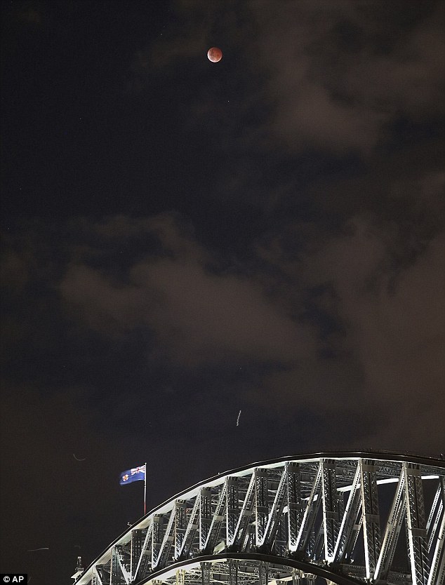 Egy csomó kiábrándító kép a szuperhold-fogyatkozásról