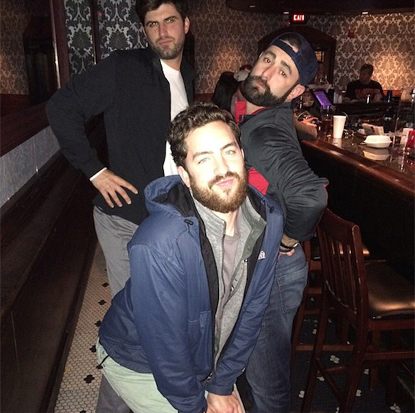 Ilyenek a csajos Instagram fotók, ha férfiak pózolnak rajtuk - vicces fotók