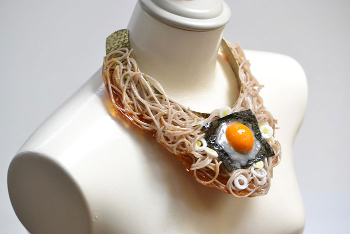 Bacon fülbevaló, curry nyaklánc, spagetti kalap - Hordható műkaják Bacon fülbevaló, curry nyaklánc, spagetti kalap - Hordható műkaják