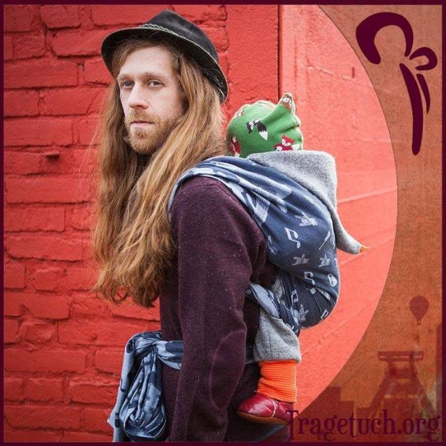 Hordozós apukák a világ körül - fotók