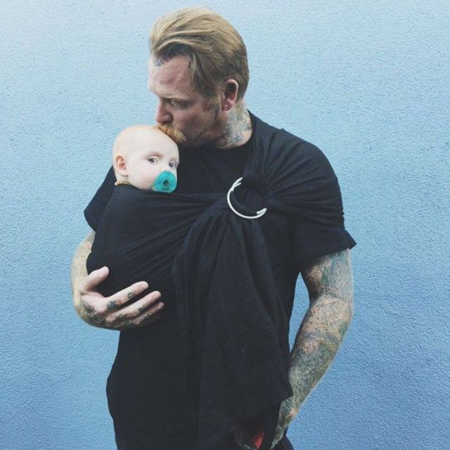 Hordozós apukák a világ körül - fotók