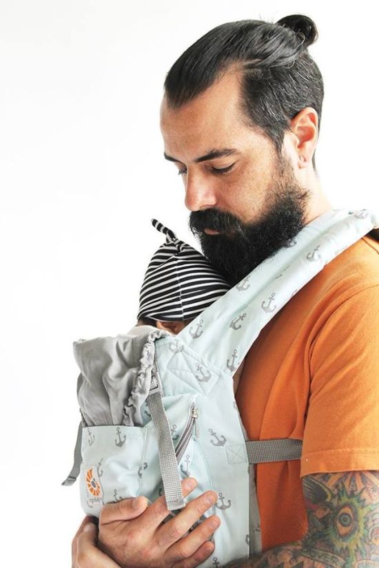 Hordozós apukák a világ körül - fotók