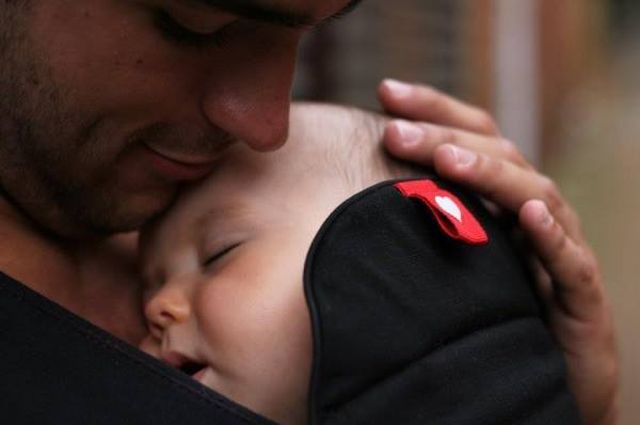 Hordozós apukák a világ körül - fotók