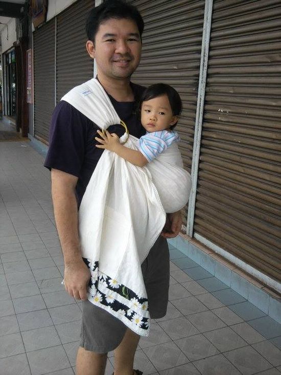 Hordozós apukák a világ körül - fotók