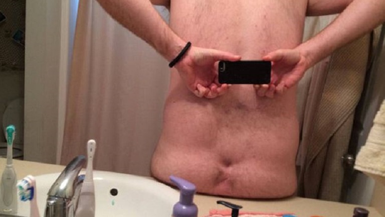 Kitálal a férfi, akinek nincs fenékvágata Kitálal a férfi, akinek nincs fenékvágata