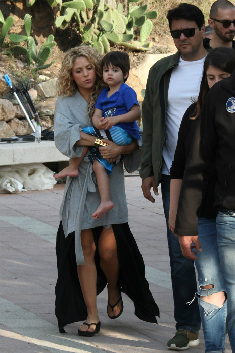 Shakira szexin vonaglik a fia előtt Shakira szexin vonaglik a fia előtt