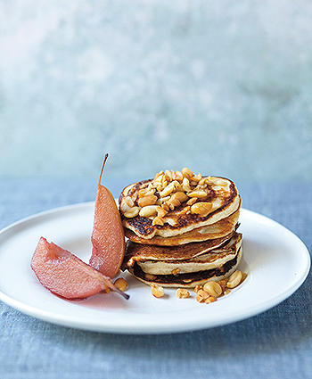 Pénteki palacsinta: Palacsinta borban főtt körtével és mogyoróval