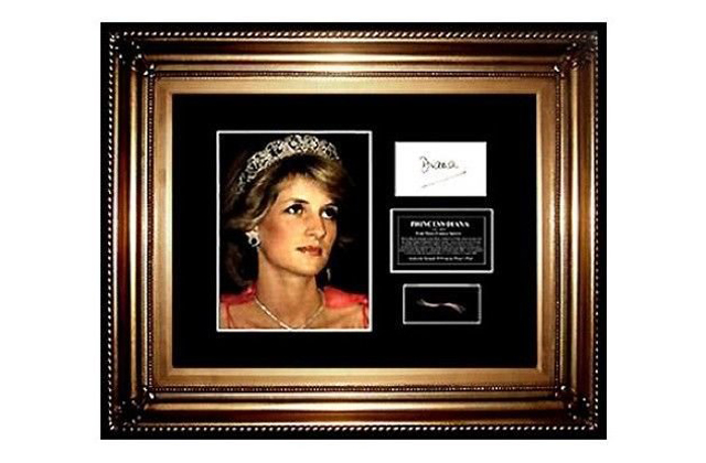 Morbid: pénzt akarnak csinálni Diana hercegnő testének egy darabkájából - fotó