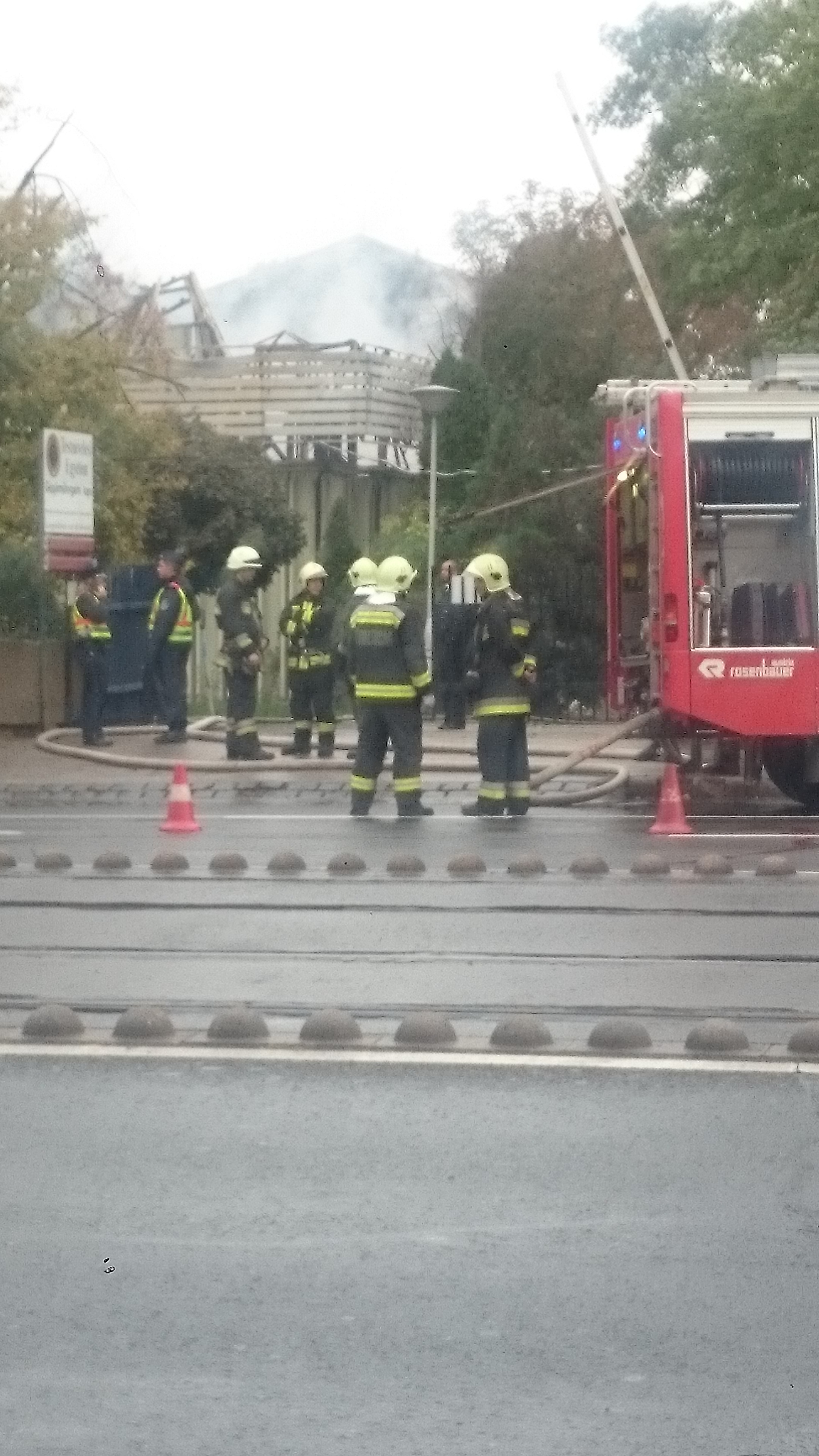 Fotók: így néz ki a porrá égett Testnevelési Egyetem sportcsarnoka