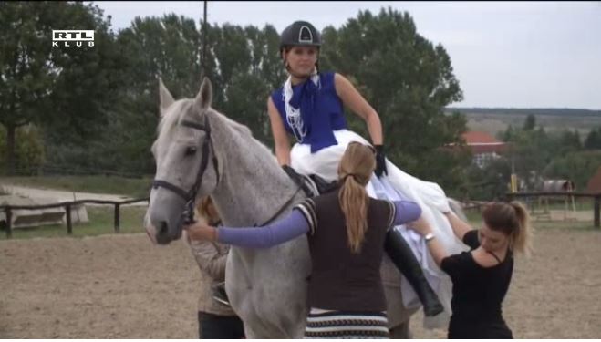 Elragadó az esküvői ruhában Szabó Zsófi Elragadó az esküvői ruhában Szabó Zsófi