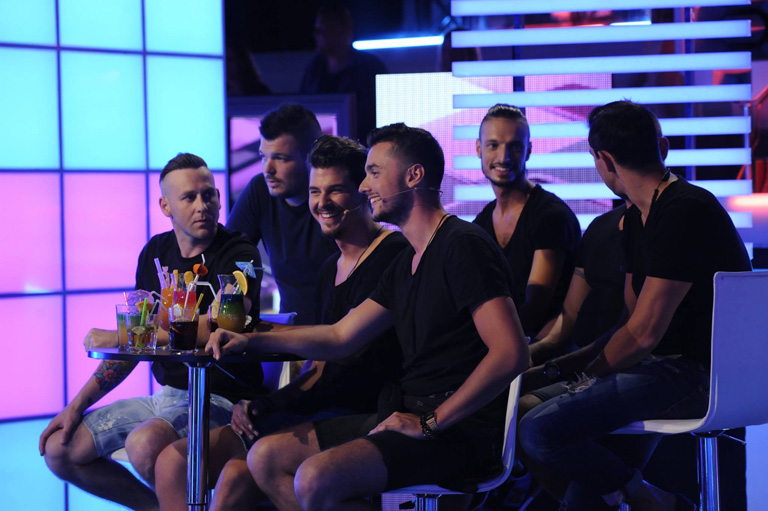 Észbontók: Gyertek a Viasatra, hülyéket mutatnak! Észbontók: Gyertek a Viasatra, hülyéket mutatnak!