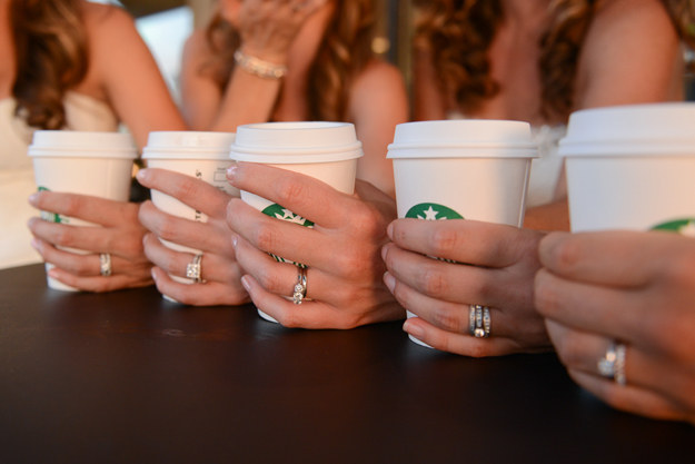 A nővérek ezzel a fotósorozattal köszönték meg szüleiknek a csodás esküvőket A nővérek ezzel a fotósorozattal köszönték meg szüleiknek a csodás esküvőket