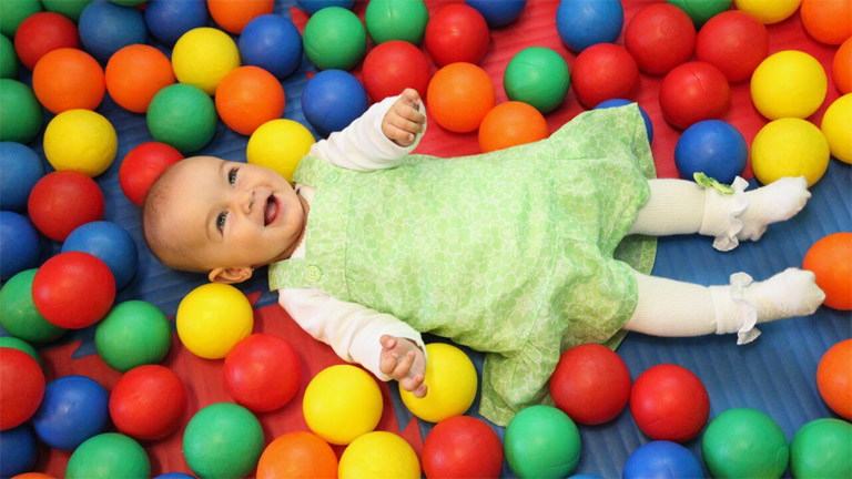 A Kolping Hotel zászlófelhúzással köszönti az újszülötteket A Kolping Hotel zászlófelhúzással köszönti az újszülötteket