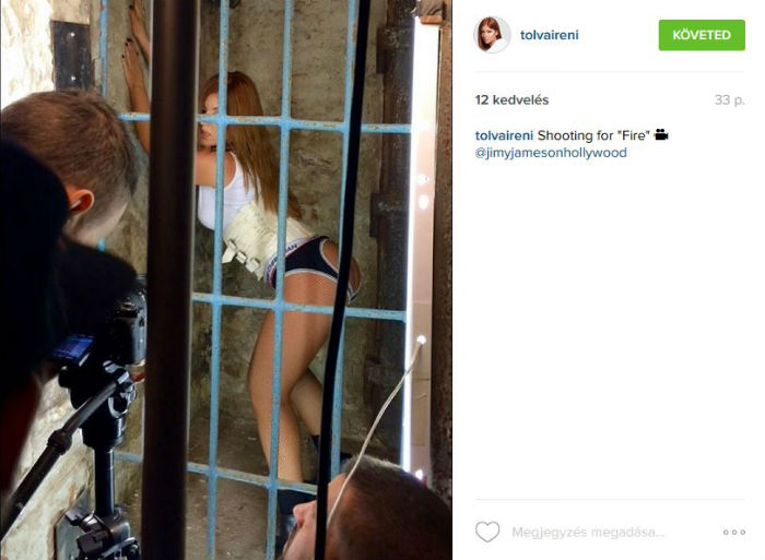 Lukas bugyiban pucsít Tolvai Reni Lukas bugyiban pucsít Tolvai Reni